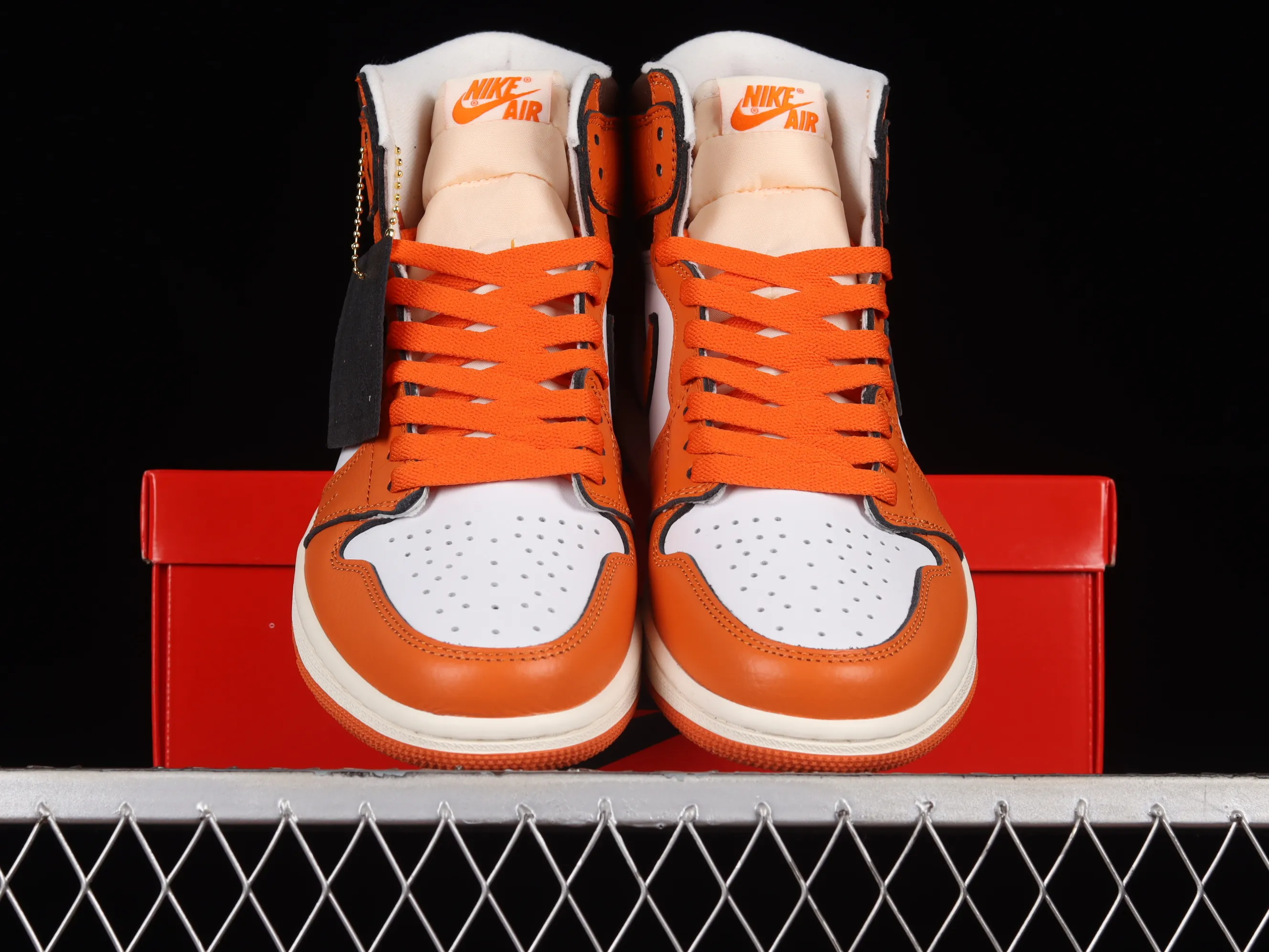 All categories Air Jordan Jordan series basketball shoes Air Jordan 1 High Air Jordan 1 High OG "Starfish" AJ1 Joe 1 Hermes Orange high-top basketball shoes DO9369-101
